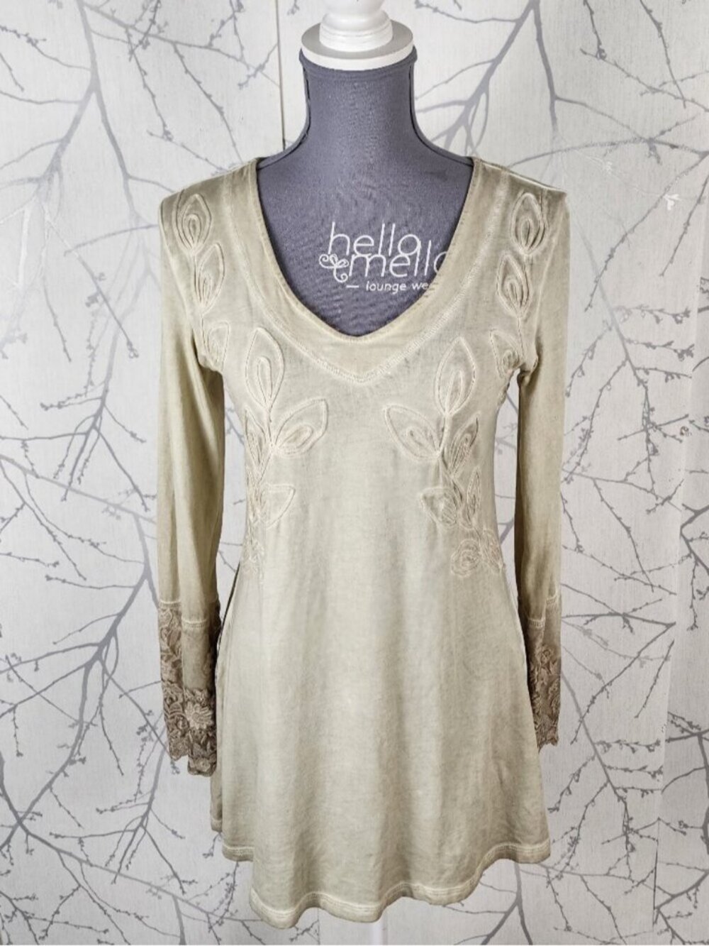 Gretty Zeuger Beige Wash Textured Floral Embroidered V-Neck Tunic - Picture 1 of 9